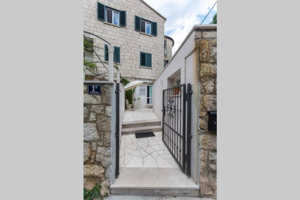 Flora Three Bedroom Apartment Near Beach Dubrovnik Exterior photo